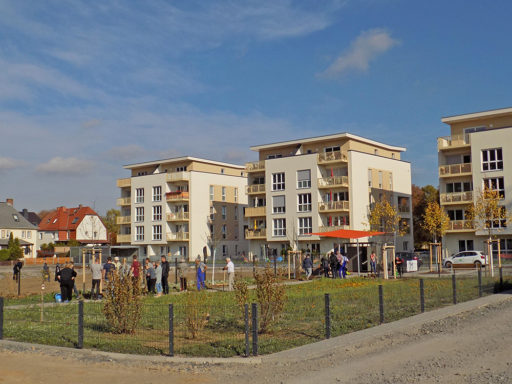 Erste Pflanzaktion im Gemeinschaftsgarten